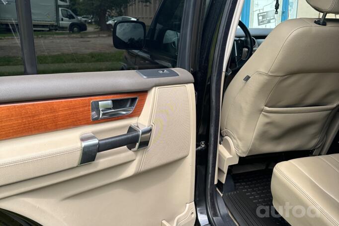 Land Rover Discovery 4 generation SUV