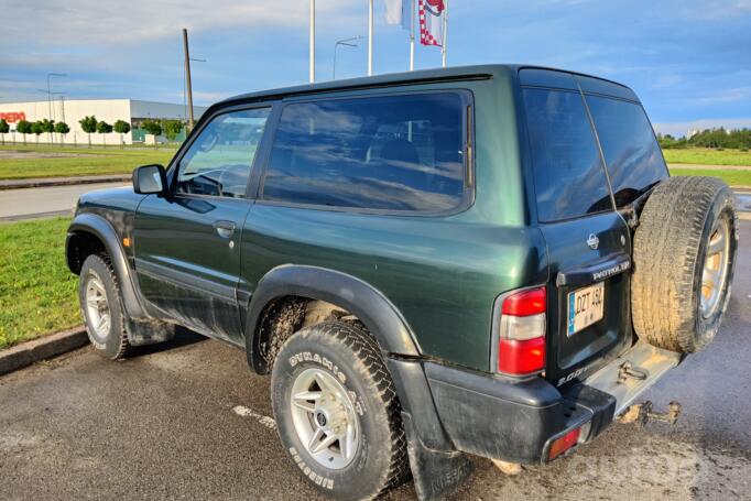 Nissan Patrol Y61 SUV 3-doors