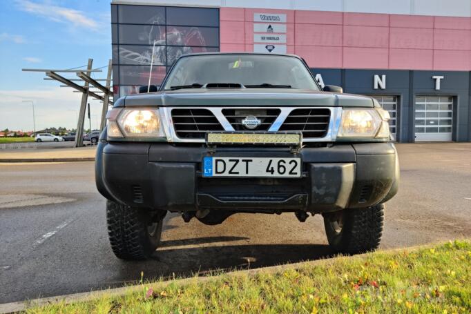 Nissan Patrol Y61 SUV 3-doors