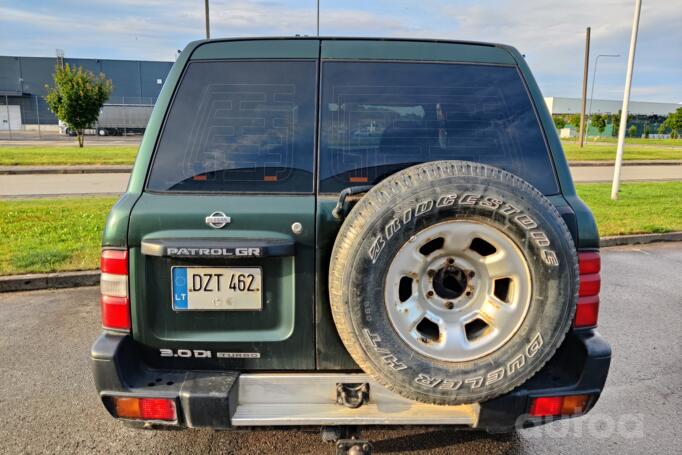 Nissan Patrol Y61 SUV 3-doors
