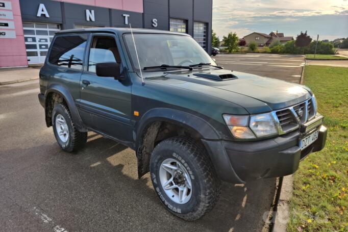 Nissan Patrol Y61 SUV 3-doors