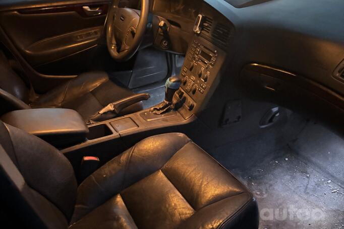 Volvo V70 2 generation wagon