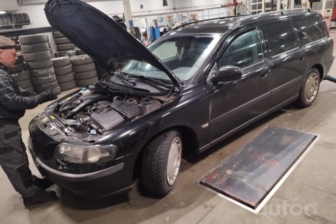 Volvo V70 2 generation wagon