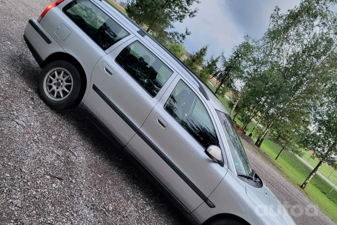 Volvo V70 2 generation wagon
