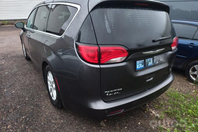 Chrysler Pacifica 2 generation Minivan