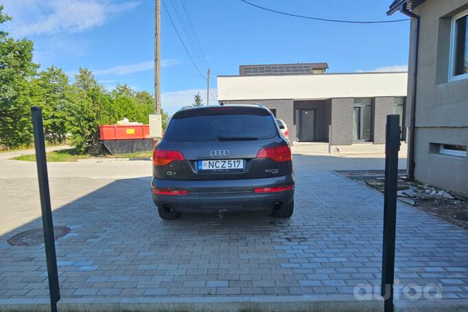Audi Q7 4L Crossover