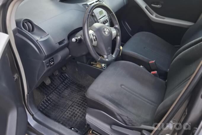 Toyota Yaris 2 generation