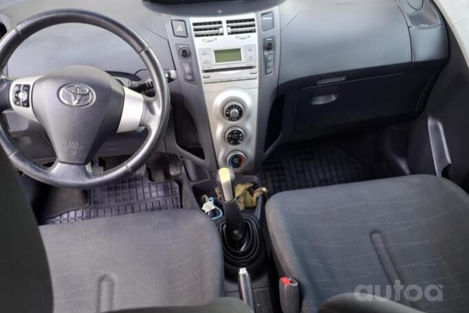 Toyota Yaris 2 generation