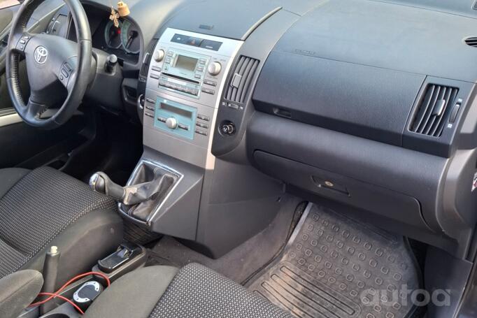 Toyota Corolla Verso 1 generation [restyling] Minivan