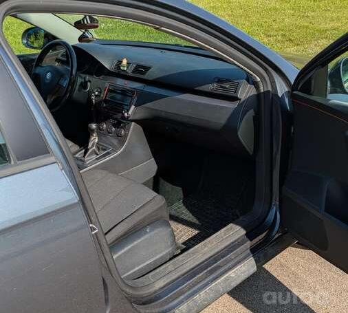 Volkswagen Passat B6 wagon 5-doors