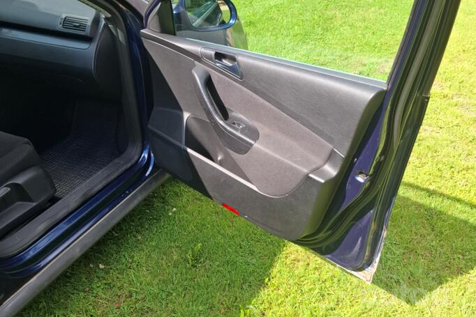 Volkswagen Passat B6 wagon 5-doors