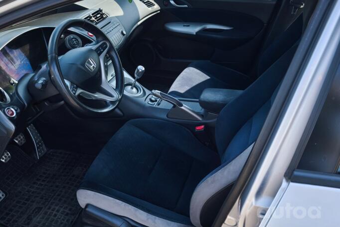 Honda Civic 8 generation Hatchback 5-doors