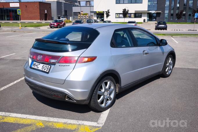 Honda Civic 8 generation Hatchback 5-doors