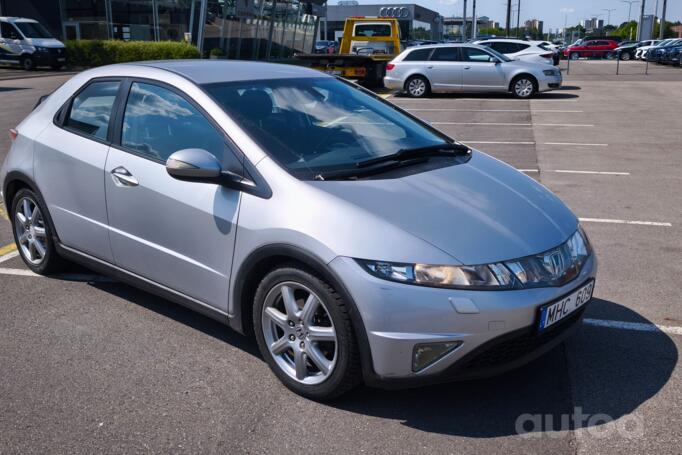 Honda Civic 8 generation Hatchback 5-doors