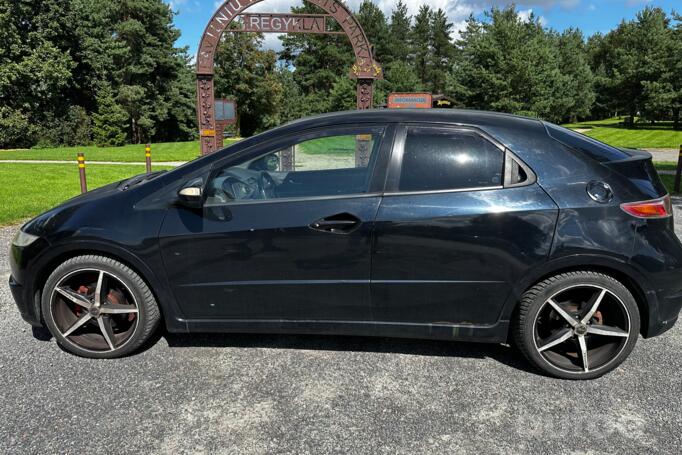 Honda Civic 8 generation Hatchback 5-doors