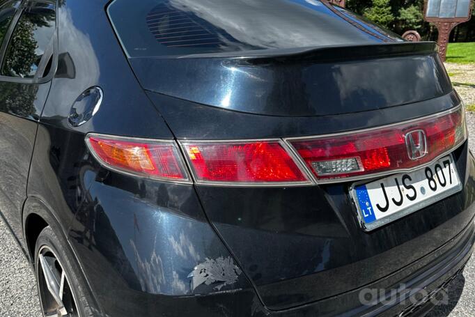 Honda Civic 8 generation Hatchback 5-doors