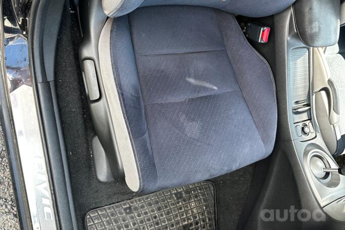 Honda Civic 8 generation Hatchback 5-doors
