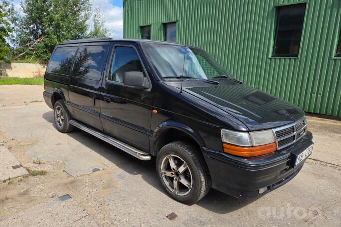 Chrysler Voyager 2 generation Grand minivan 4-doors