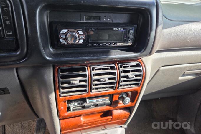 Chrysler Voyager 2 generation Grand minivan 4-doors
