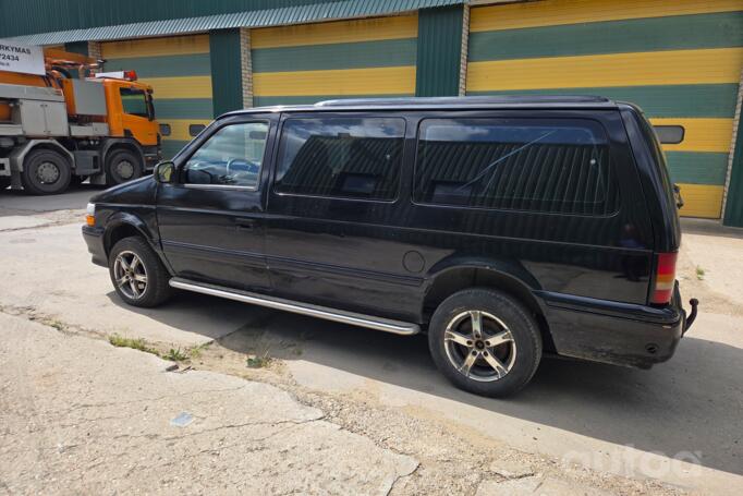 Chrysler Voyager 2 generation Grand minivan 4-doors