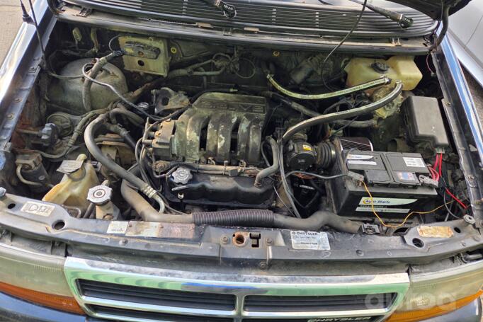 Chrysler Voyager 2 generation Grand minivan 4-doors