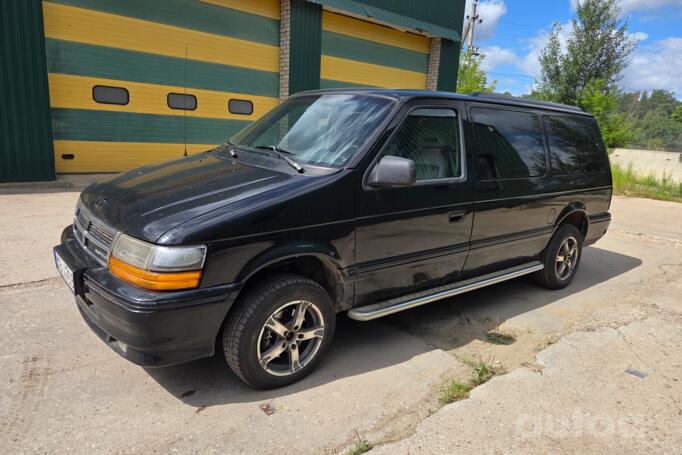 Chrysler Voyager 2 generation Grand minivan 4-doors