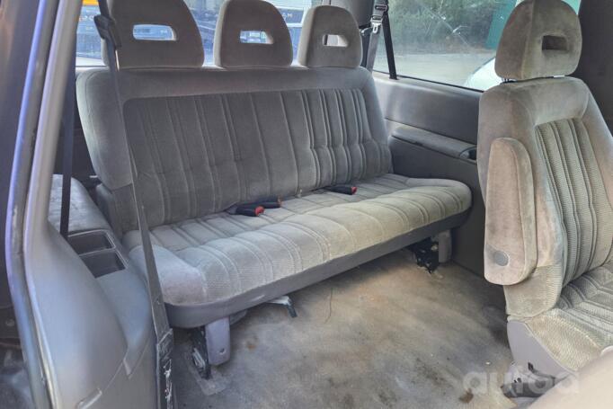 Chrysler Voyager 2 generation Grand minivan 4-doors