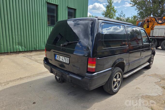Chrysler Voyager 2 generation Grand minivan 4-doors