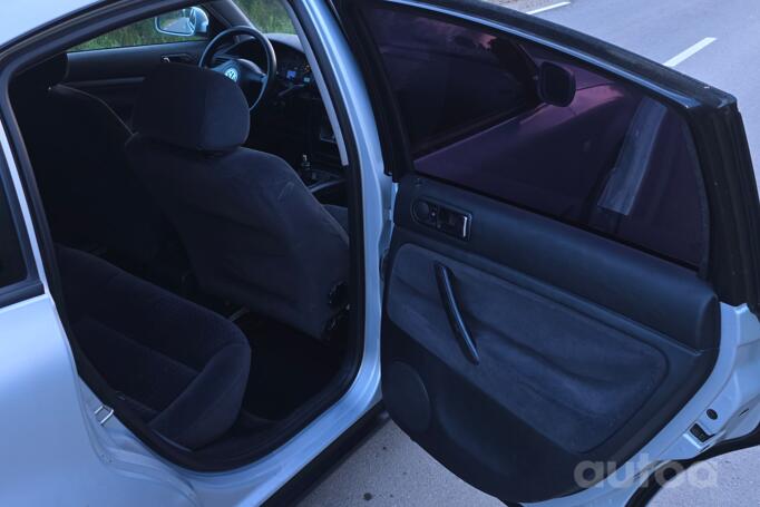 Volkswagen Passat B5 Sedan 4-doors
