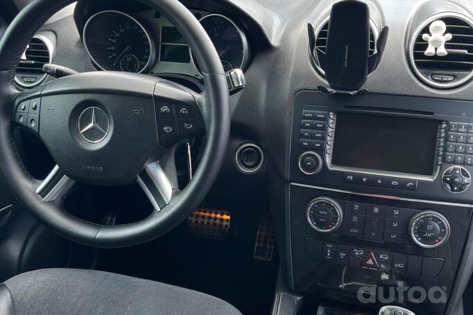 Mercedes-Benz M-Class W164 Crossover 5-doors