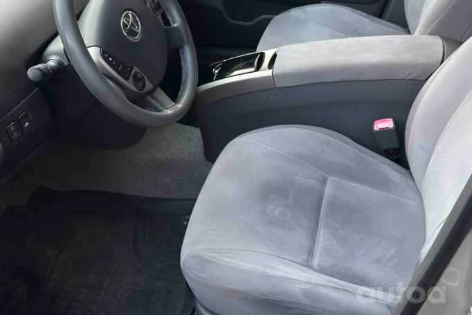 Toyota Prius 2 generation Hatchback
