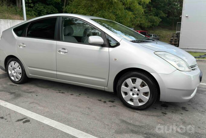 Toyota Prius 2 generation Hatchback