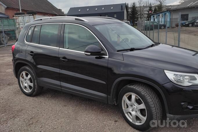 Volkswagen Tiguan 1 generation Crossover