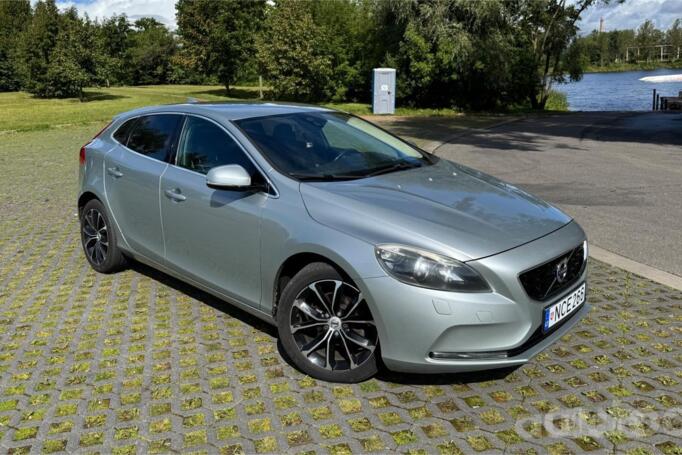 Volvo V40 2 generation Hatchback 5-doors