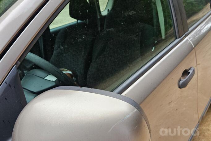 Nissan Note E11 Hatchback