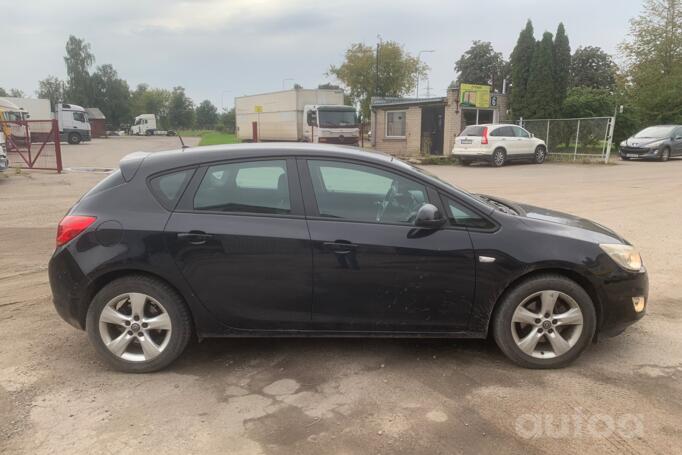 Opel Astra J Hatchback 5-doors