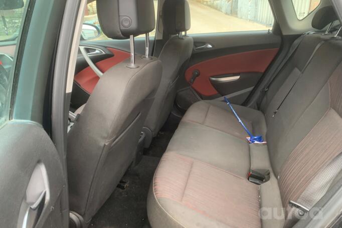 Opel Astra J Hatchback 5-doors