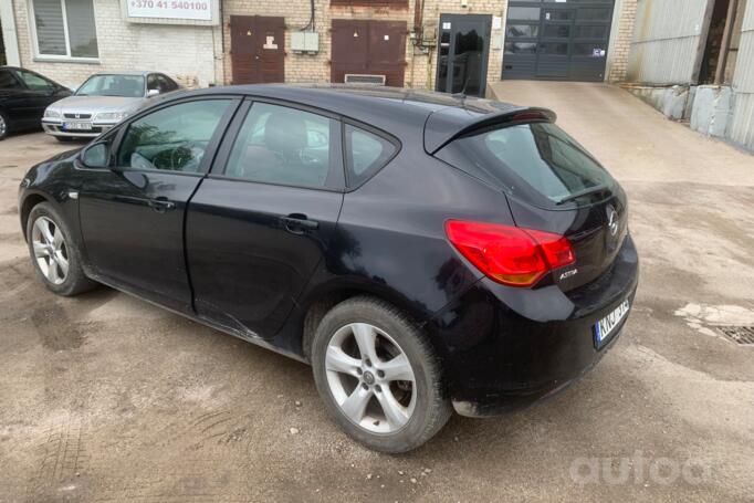 Opel Astra J Hatchback 5-doors