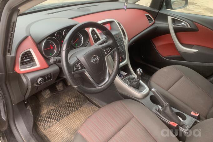 Opel Astra J Hatchback 5-doors