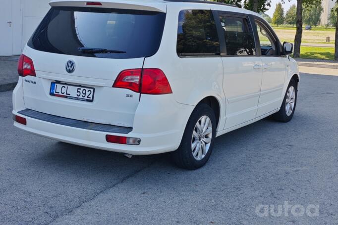 Volkswagen Routan 1 generation Minivan