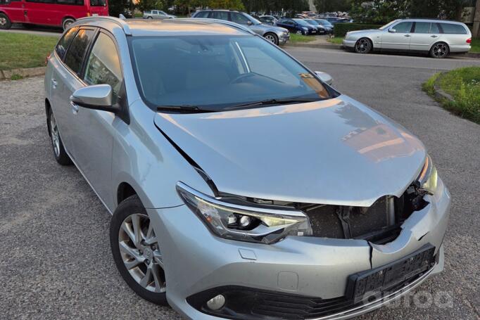 Toyota Auris 2 generation [restyling]