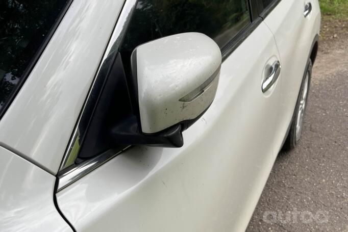 Nissan X-Trail T32 Crossover