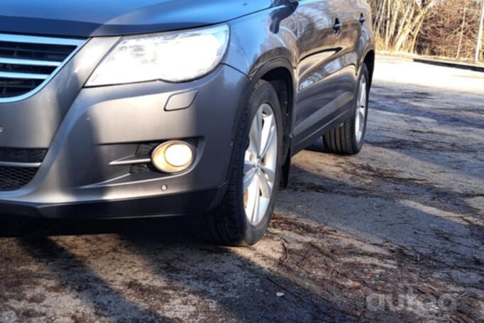 Volkswagen Tiguan 1 generation Crossover