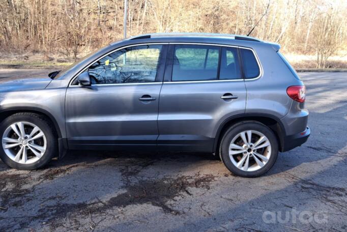 Volkswagen Tiguan 1 generation Crossover