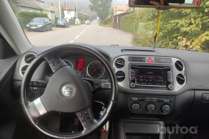 Volkswagen Tiguan 1 generation Crossover