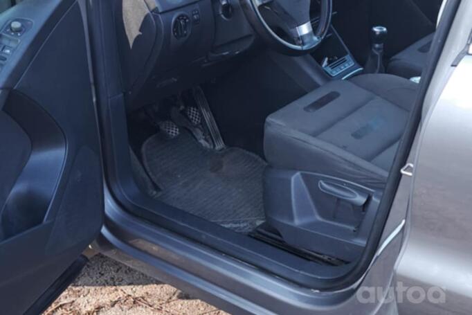 Volkswagen Tiguan 1 generation Crossover