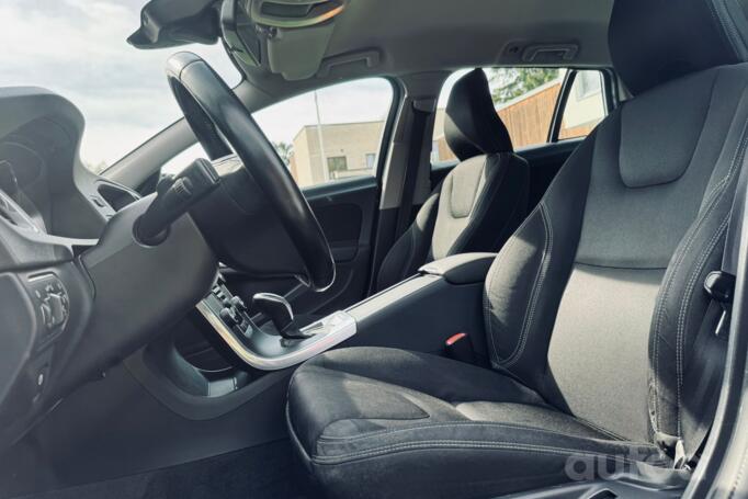 Volvo V60 1 generation [restyling] wagon 5-doors