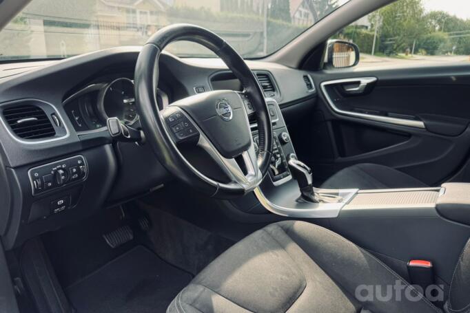 Volvo V60 1 generation [restyling] wagon 5-doors