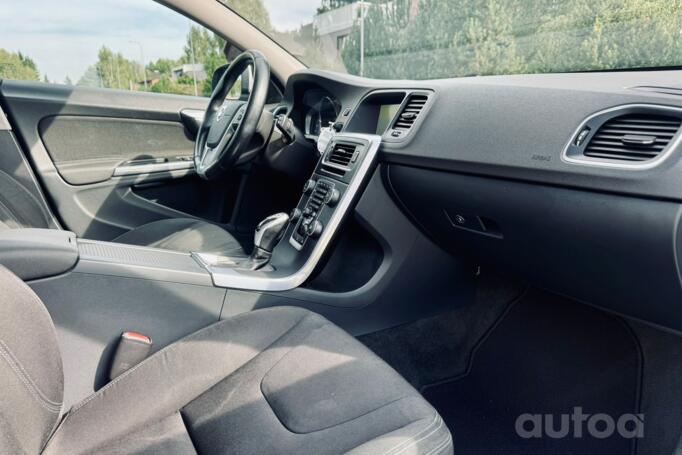 Volvo V60 1 generation [restyling] wagon 5-doors