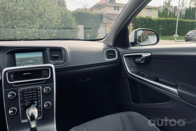 Volvo V60 1 generation [restyling] wagon 5-doors